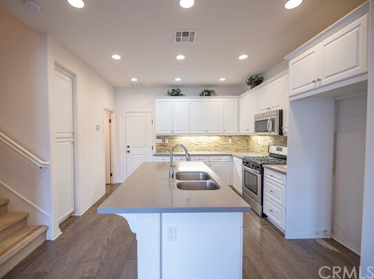 Building Photo - 421 La Floresta Dr