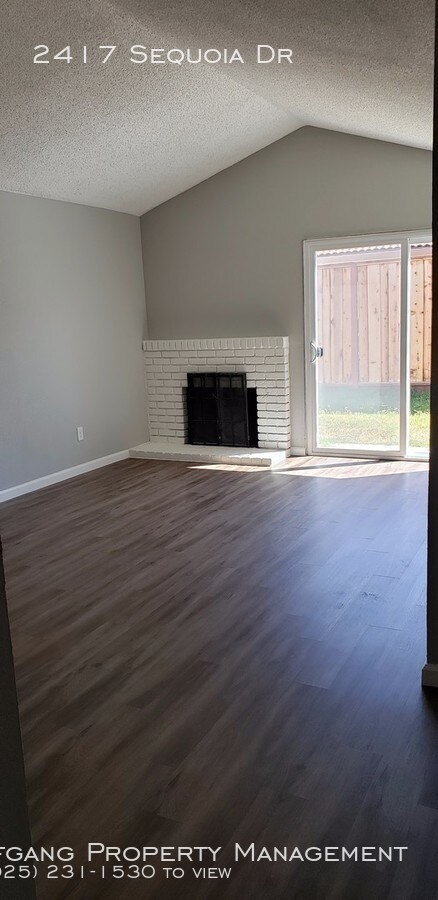 Building Photo - Move in Special! $500 off Decembers rent!