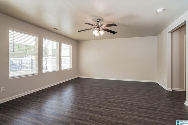 Foto del edificio - 4691 Woodford Cir