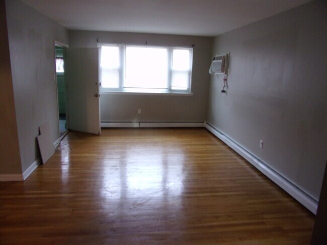 Living Room - 912 Tustin St