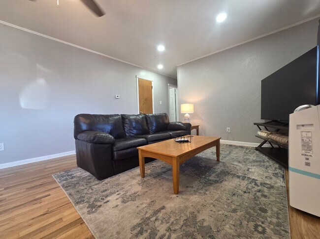 Building Photo - 1031 Erie St