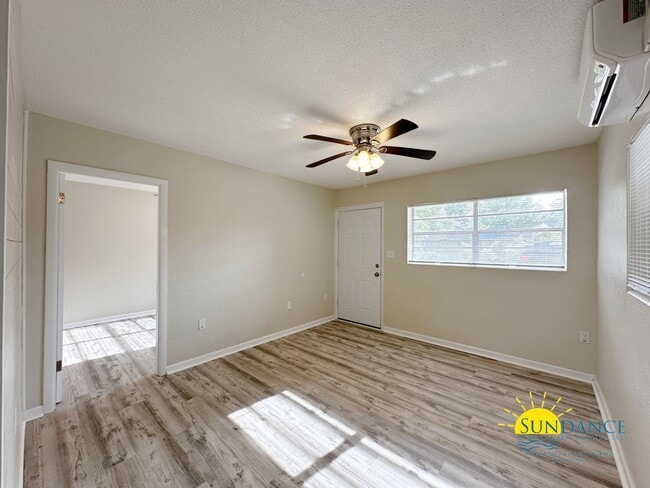 Foto del edificio - Fully Renovated one bedroom with water, se...