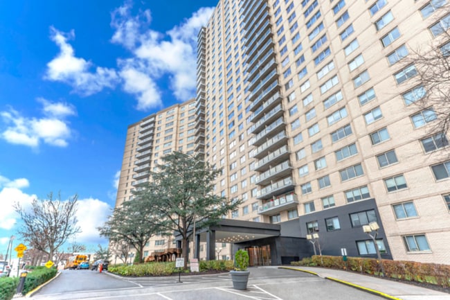 Building Photo - 2600 Netherland Ave