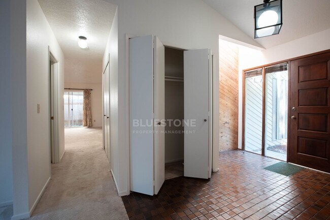 Building Photo - Sweet 3 bedroom 2 bath home in Beaverton available now!