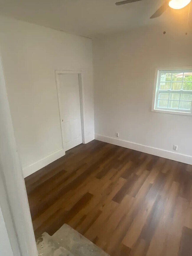 Foto del edificio - 1529 Basin St