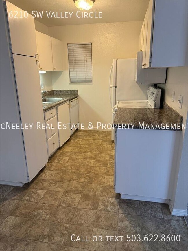 Foto del edificio - Beaverton, Lower Unit, Two Bedroom near Ch...