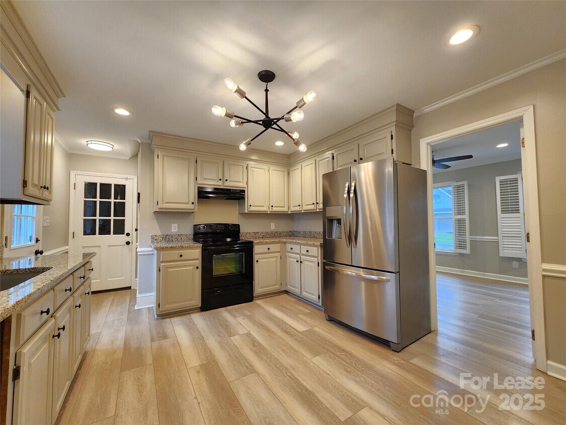 Foto principal - 7232 Sheffingdell Dr