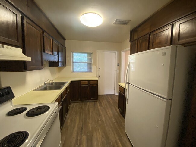 Building Photo - FOR RENT 3BR 1BA HOUSE IN ROOSEVELT GARDENS