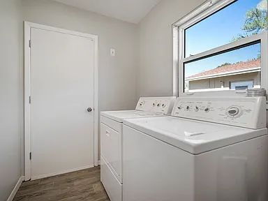 Foto del edificio - Beautiful Valrico Home | No Carpet + Screened Patio + Bonus Room