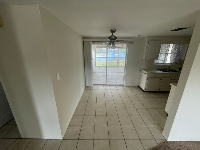Building Photo - 2/1 in Port Richey