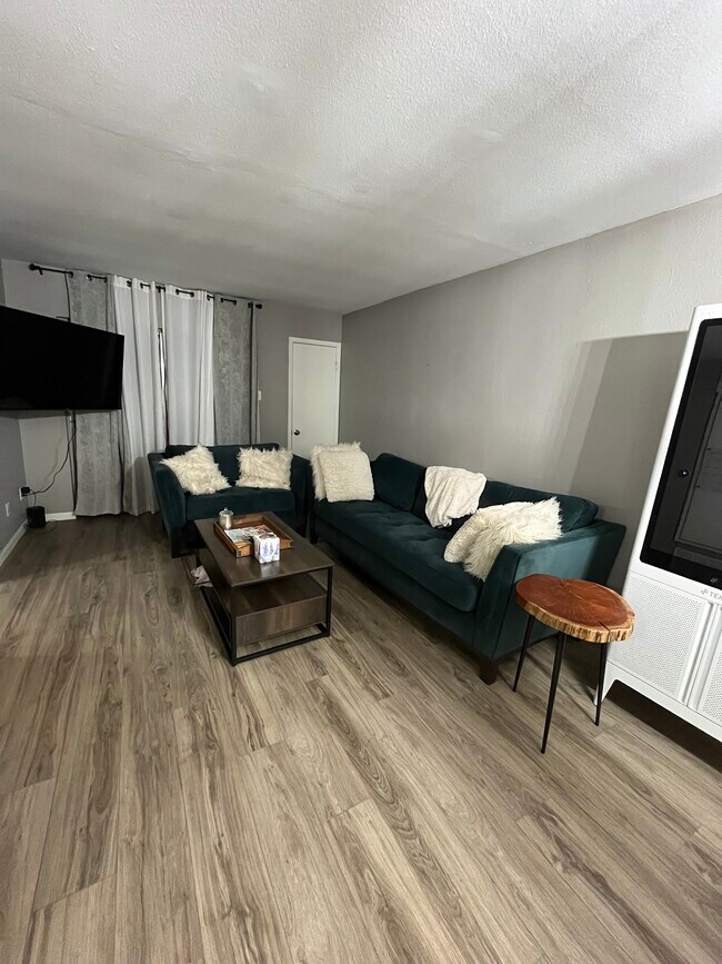 Foto del edificio - 3131 Cummins St