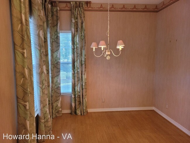 Building Photo - 4 br, 2.5 bath House - 2204 Leeway Court #45