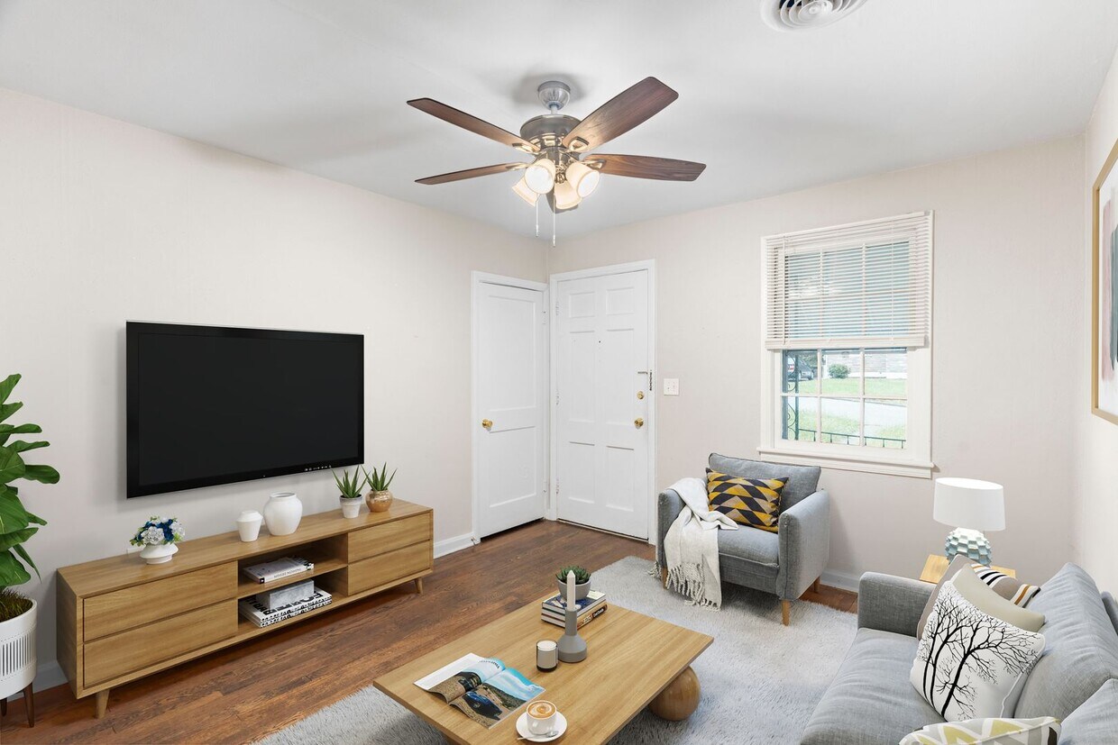 Primary Photo - Charming 2-Bedroom Retreat in Lynchburg: Y...