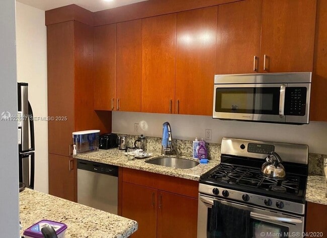 Foto del edificio - 729 NE 16th Ave