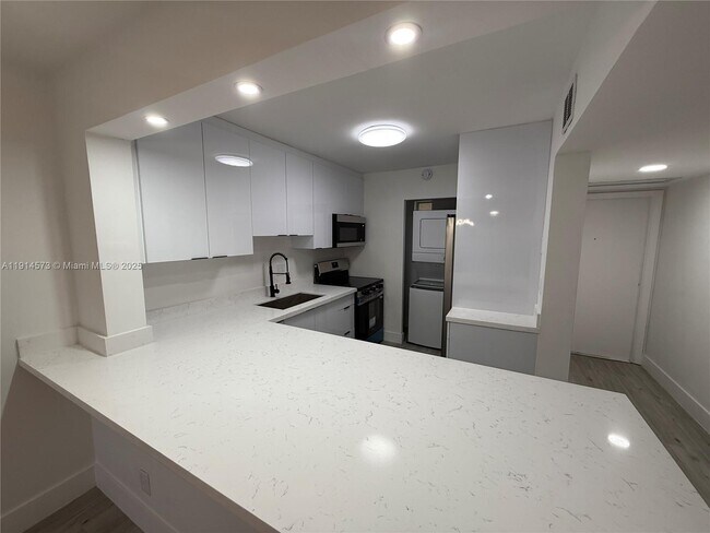 Building Photo - 7901 S Colony Cir