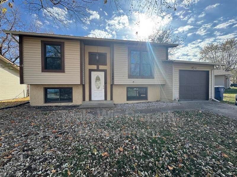 Primary Photo - 1464 Monopoly Dr