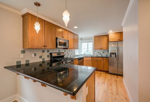 Building Photo - Gorgeous 3-Bedroom Townhome in Madison Val...