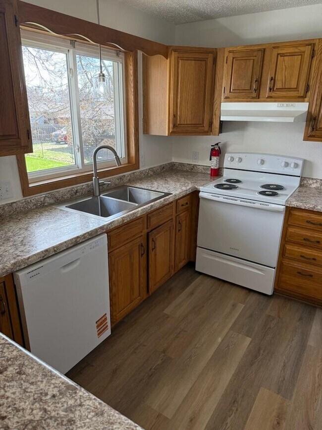 Foto del edificio - 1307 S Washington St