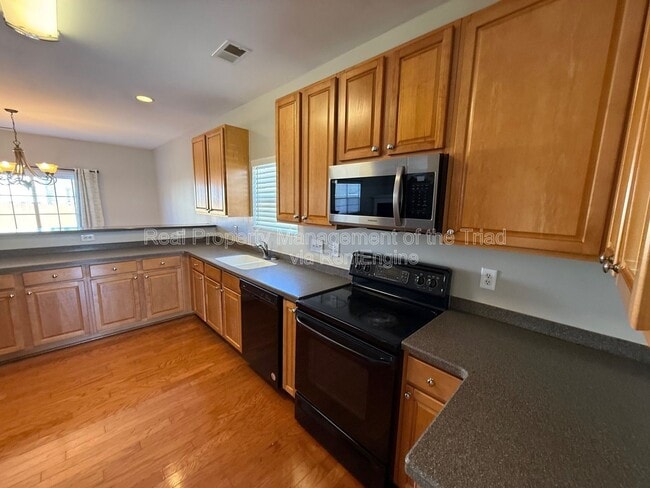 Foto del edificio - 5207 Silverbrook Dr