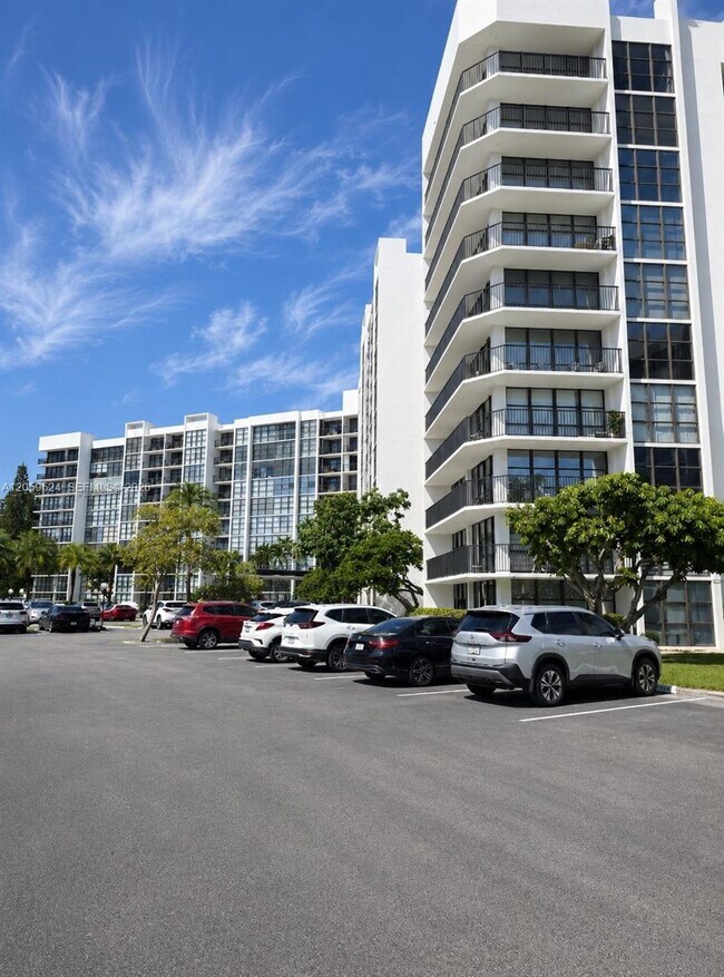 Foto del edificio - 800 Parkview Dr