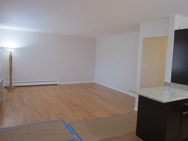 Building Photo - 523 W Miner St