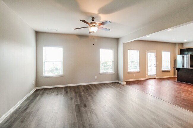 Building Photo - 203 Fern Walk