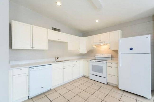 Building Photo - 7530 E Poinciana Dr