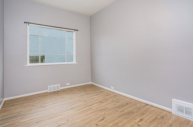 Building Photo - 1449 Quarry Ave NW