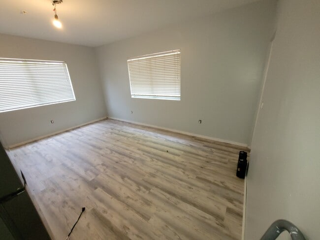 Building Photo - 820 15th St