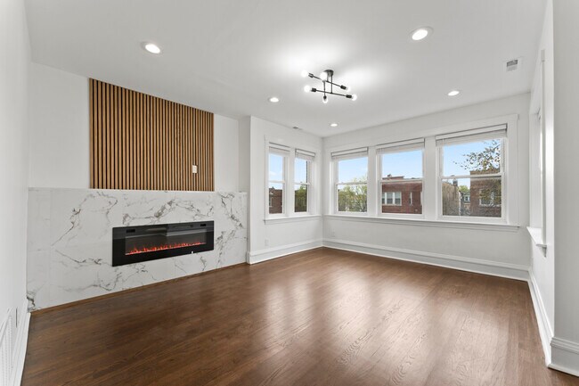 Foto del edificio - 5304 W Cornelia Ave