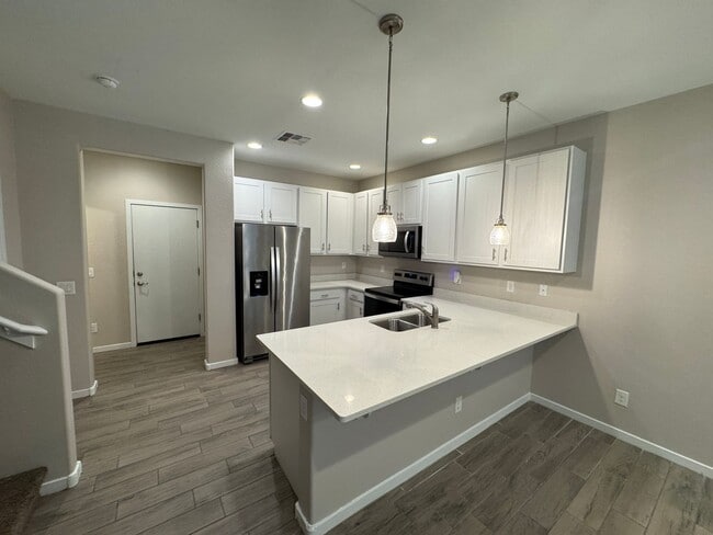 Building Photo - Unique opportunity! Rent a townhouse in a ...