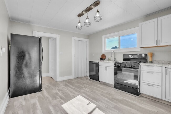 Foto del edificio - 1229 McKee Rd