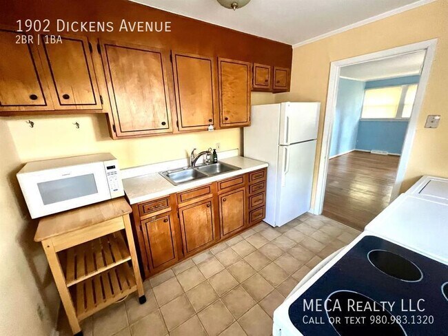 Building Photo - 1902 Dickens Avenue