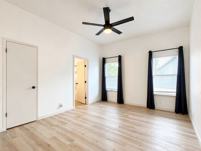 Foto del edificio - 4810 Stone Pointe Dr