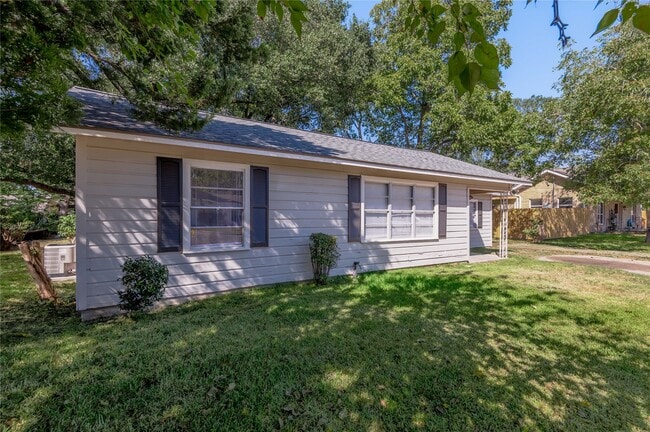 Building Photo - 1528 Ave P