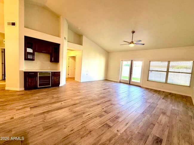 Building Photo - 830 N Granada Dr