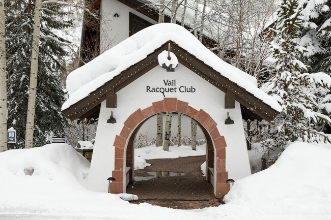 Foto del edificio - 4620 Racquet Club Dr