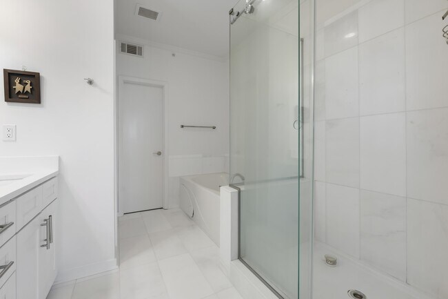 Foto del edificio - 380 Island Dr