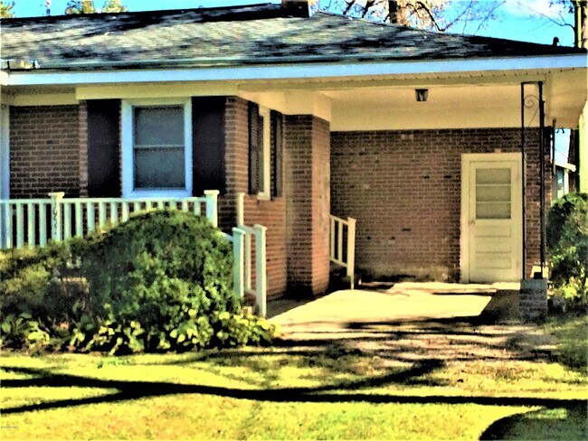 Building Photo - 1051 White Rd