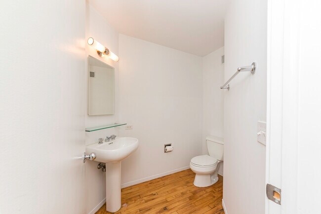 Building Photo - 932 W Wrightwood Ave