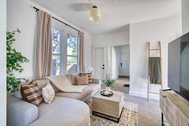 Building Photo - 3029 S Water Ave