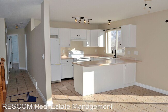 Foto del edificio - 5 br, 3 bath House - 2313 W 1450 N