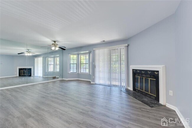 Foto del edificio - 1204 Woodhaven Dr