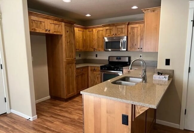 Building Photo - 20256 Badger Rd