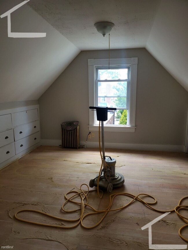 Building Photo - 6 br, 2.5 bath House - 7 Farrington Ave Apt 1