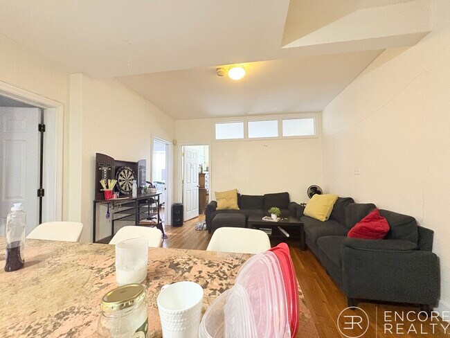 Building Photo - 153 Saint Paul St