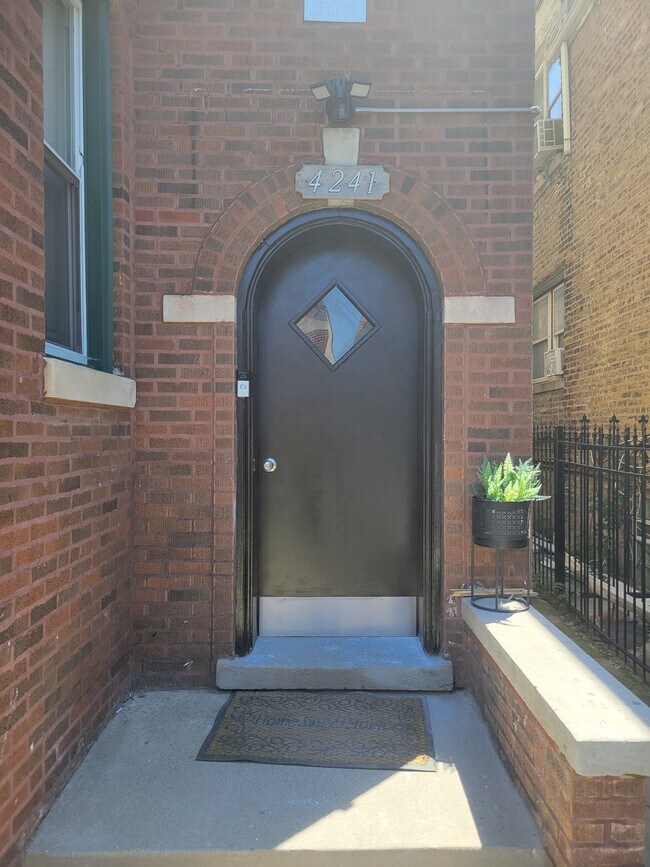 Building Photo - 4241 W Crystal St