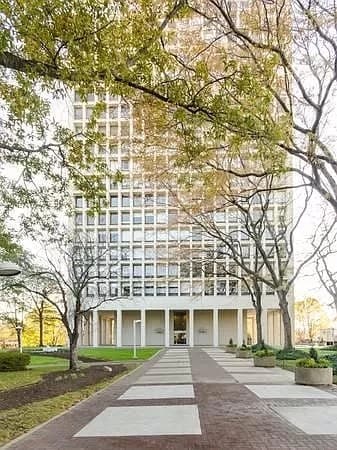 Building Photo - 200 Locust St