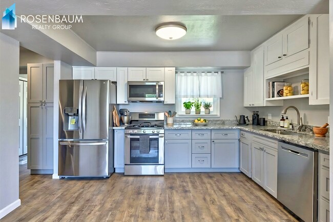 Foto del edificio - Charming 3-beds, 2-baths single-level home nestled in the desirable Prescott Heights community!