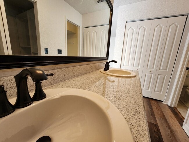 Foto del edificio - 14919 Old Pointe Rd